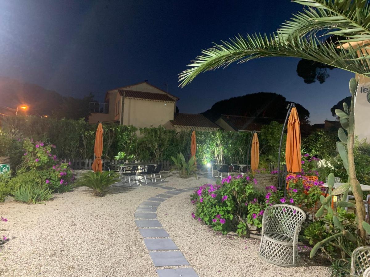 Logis Hotel Restaurant Le Kalliste Йер Экстерьер фото