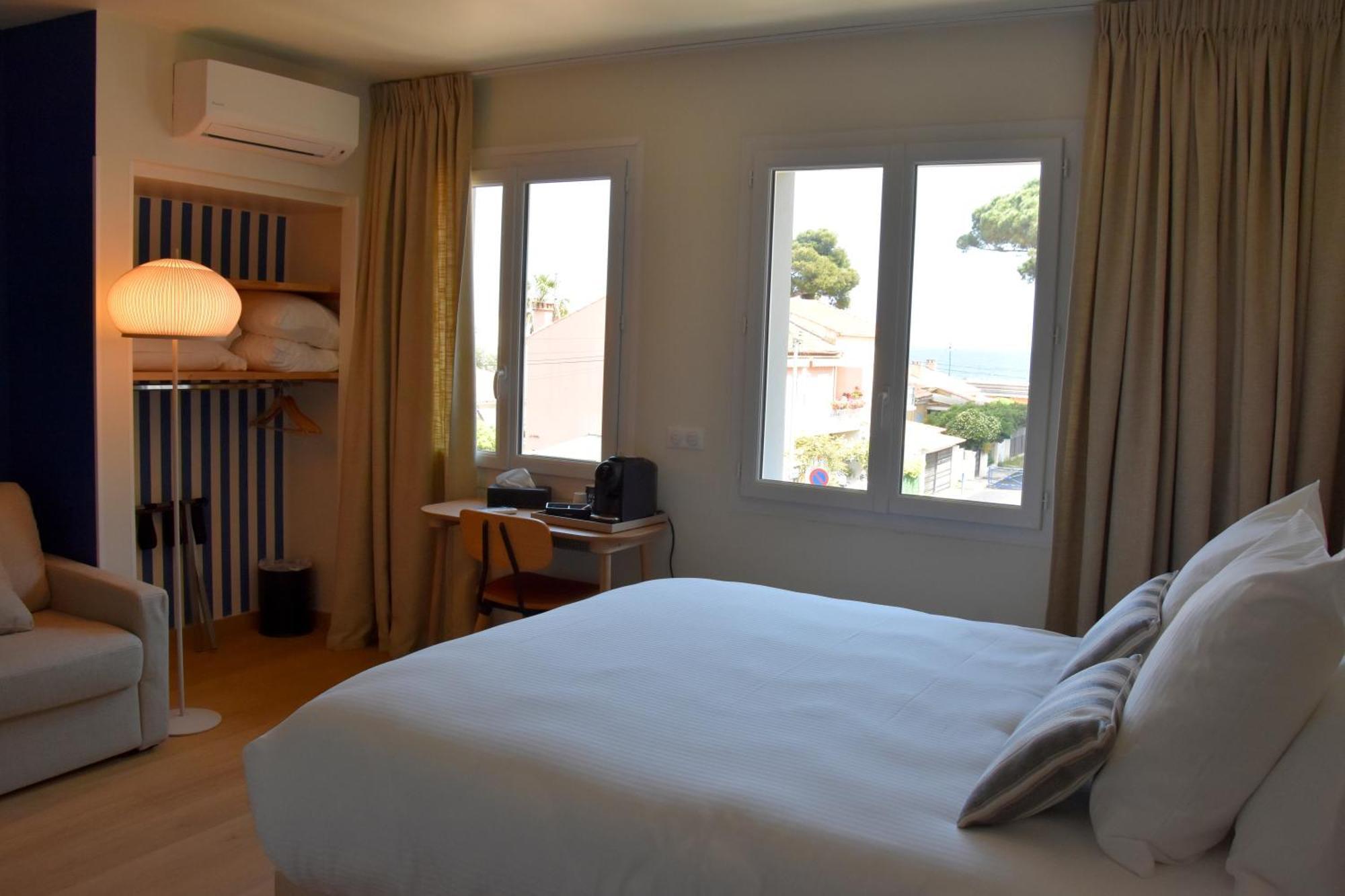 Logis Hotel Restaurant Le Kalliste Йер Экстерьер фото