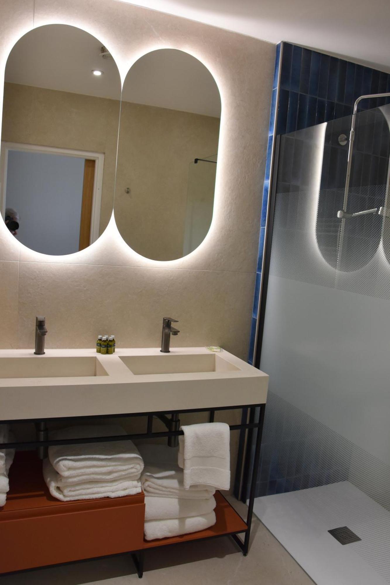 Logis Hotel Restaurant Le Kalliste Йер Экстерьер фото