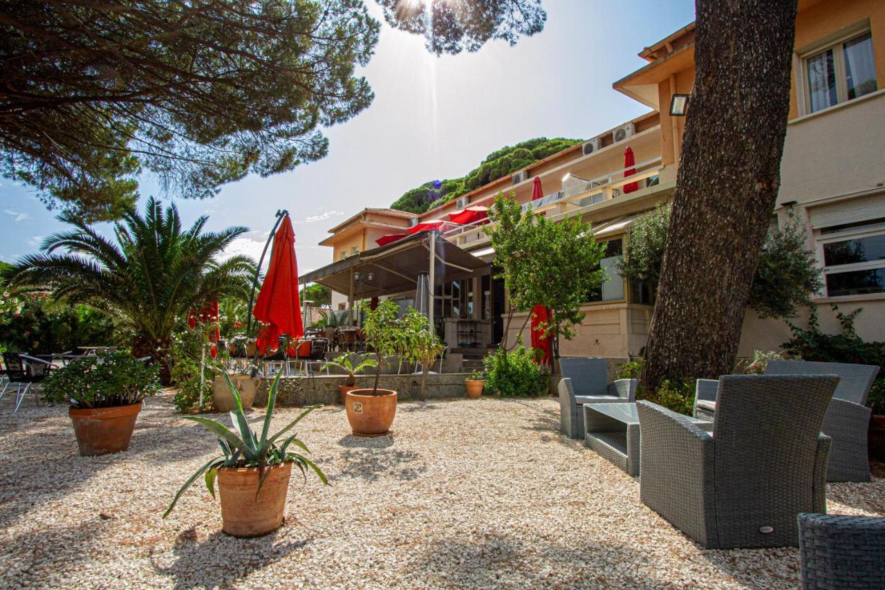 Logis Hotel Restaurant Le Kalliste Йер Экстерьер фото